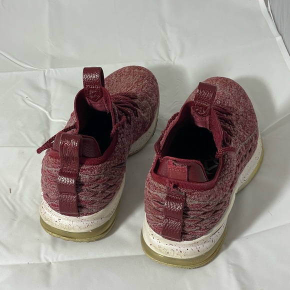 Nike Lebron XV Sz 9.5 Low Team Red Sneakers - Picture 3 of 4
